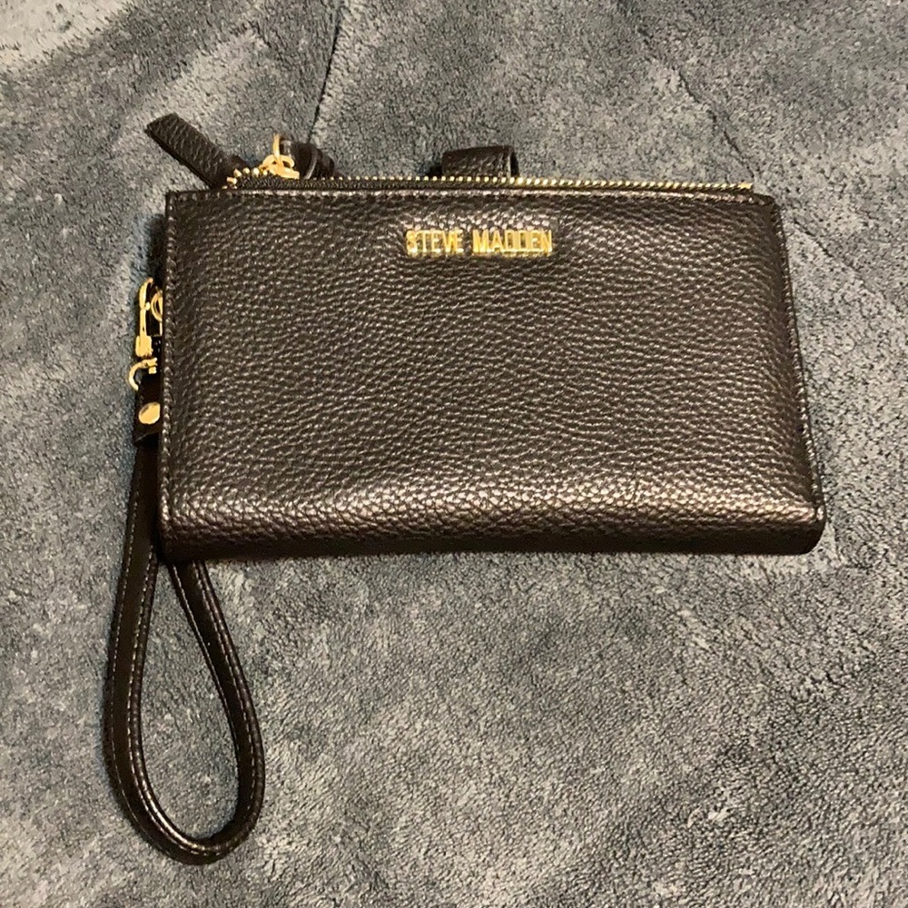Wristlet, wallet